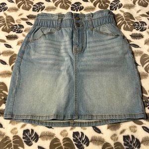 Light blue with pockets cute waist shaping skirt!!